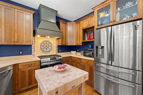 House in Fish Hawk, Florida 4 bedrooms, 399.48 sq.m. № 1653662 - photo 12