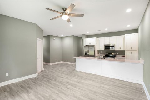 Apartamento en alquiler en Tampa, Florida, 3 dormitorios, 111.95 m2 № 1899734 - foto 3