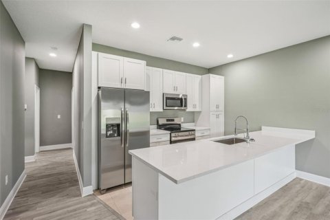 Apartamento en alquiler en Tampa, Florida, 3 dormitorios, 111.95 m2 № 1899734 - foto 2