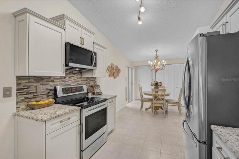 Villa ou maison à vendre à Bradenton, Floride: 2 chambres, 136.75 m2 № 2404760 - photo 6