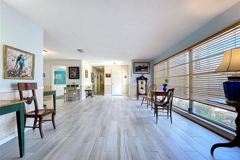 House in Dunedin, Florida 5 bedrooms, 243.78 sq.m. № 1810873 - photo 6