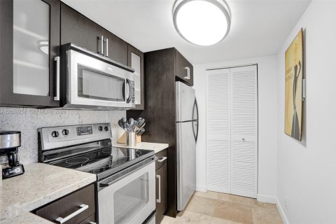 Condominio en alquiler en Miami, Florida, 2 dormitorios, 91.51 m2 № 2087040 - foto 5