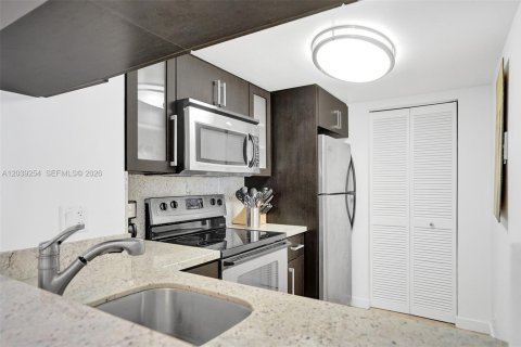 Condominio en alquiler en Miami, Florida, 2 dormitorios, 91.51 m2 № 2087040 - foto 18