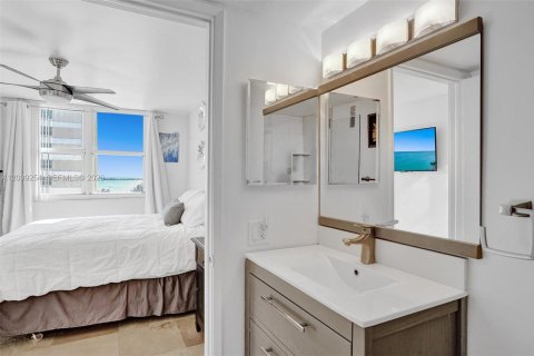 Condominio en alquiler en Miami, Florida, 2 dormitorios, 91.51 m2 № 2087040 - foto 11