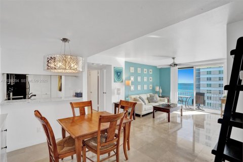 Condominio en alquiler en Miami, Florida, 2 dormitorios, 91.51 m2 № 2087040 - foto 6