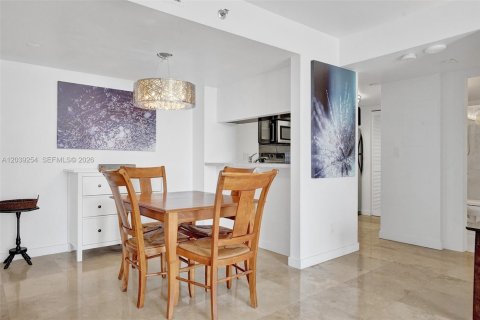 Condominio en alquiler en Miami, Florida, 2 dormitorios, 91.51 m2 № 2087040 - foto 21