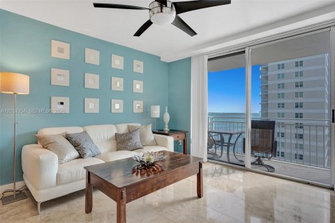 Condominio en alquiler en Miami, Florida, 2 dormitorios, 91.51 m2 № 2087040 - foto 24