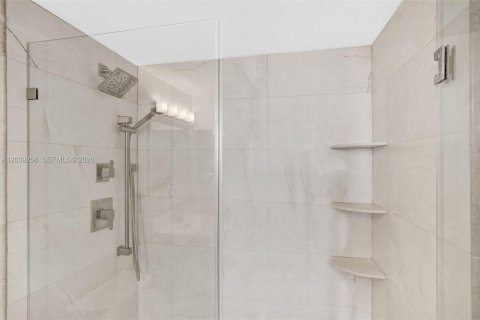 Condominio en alquiler en Miami, Florida, 2 dormitorios, 91.51 m2 № 2087040 - foto 12
