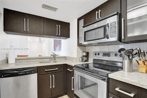 Condominio en alquiler en Miami, Florida, 2 dormitorios, 91.51 m2 № 2087040 - foto 4