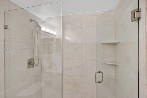 Condominio en alquiler en Miami, Florida, 2 dormitorios, 91.51 m2 № 2087040 - foto 15