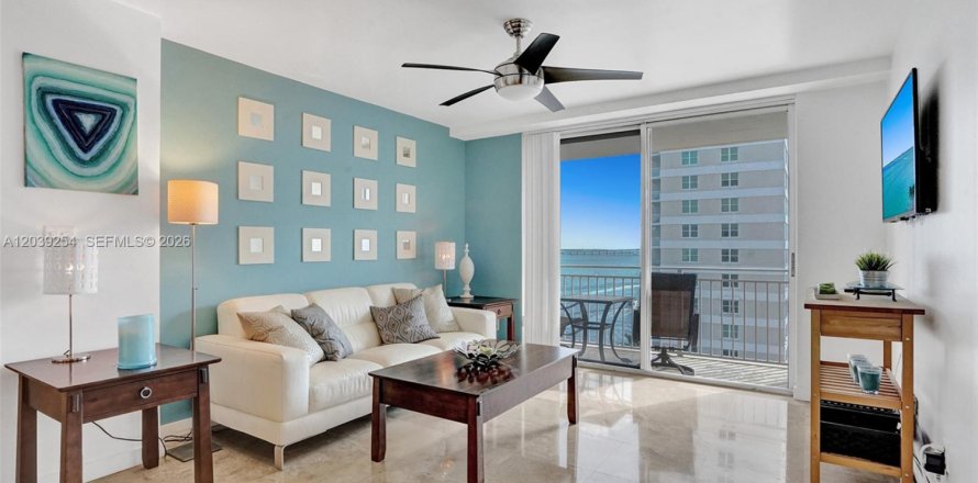 Condominio en Miami, Florida, 2 dormitorios  № 2087040