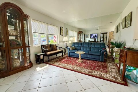 Condominio en venta en New Port Richey, Florida, 1 dormitorio, 72.37 m2 № 1682956 - foto 2