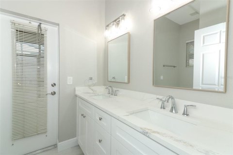 House in Apopka, Florida 4 bedrooms, 205.5 sq.m. № 1631567 - photo 18