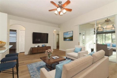 House in Apopka, Florida 4 bedrooms, 205.5 sq.m. № 1631567 - photo 10