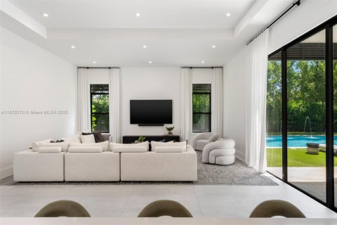 Villa ou maison à vendre à Pinecrest, Floride: 5 chambres, 532.14 m2 № 1931533 - photo 15