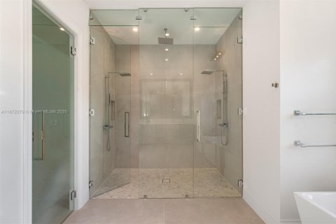 Villa ou maison à vendre à Pinecrest, Floride: 5 chambres, 532.14 m2 № 1931533 - photo 24