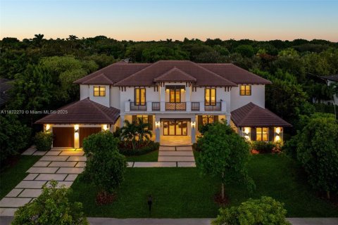 Villa ou maison à vendre à Pinecrest, Floride: 5 chambres, 532.14 m2 № 1931533 - photo 1