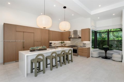 Villa ou maison à vendre à Pinecrest, Floride: 5 chambres, 532.14 m2 № 1931533 - photo 13