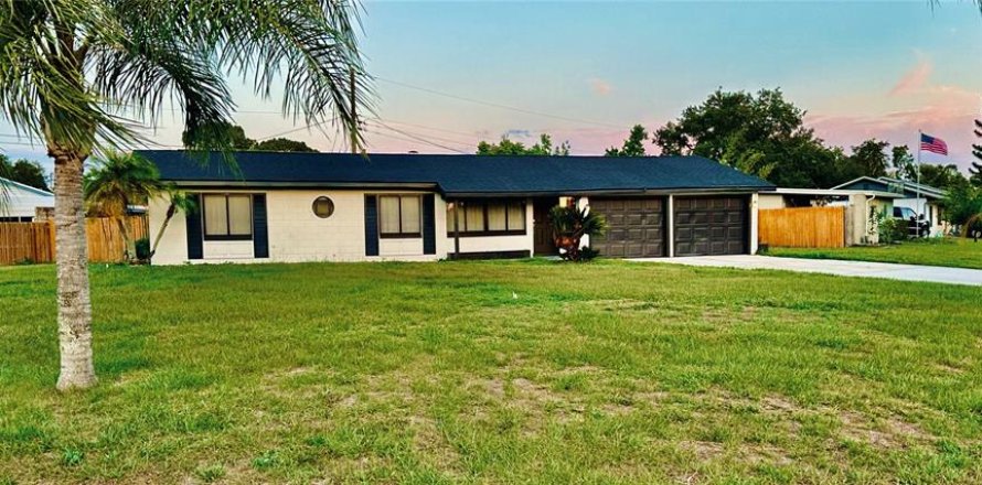 House in Winter Park, Florida 3 bedrooms, 115.01 sq.m. № 2222953