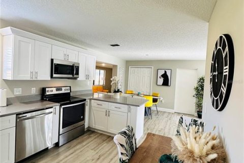 House in Winter Park, Florida 3 bedrooms, 115.01 sq.m. № 2222953 - photo 16