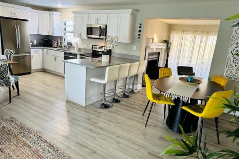 House in Winter Park, Florida 3 bedrooms, 115.01 sq.m. № 2222953 - photo 6