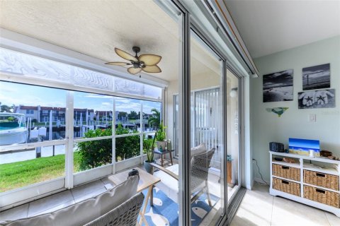 Condominio en alquiler en Punta Gorda, Florida, 2 dormitorios, 104.05 m2 № 1907292 - foto 18