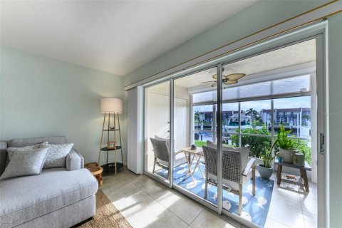 Condominio en alquiler en Punta Gorda, Florida, 2 dormitorios, 104.05 m2 № 1907292 - foto 17