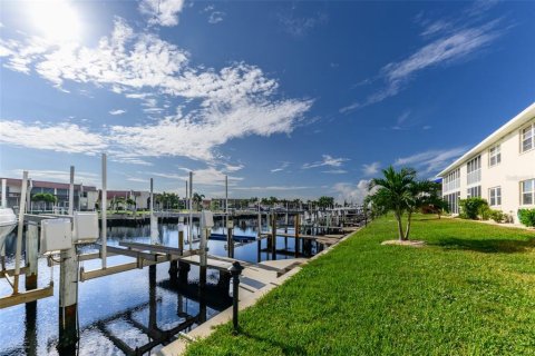Condominio en alquiler en Punta Gorda, Florida, 2 dormitorios, 104.05 m2 № 1907292 - foto 1