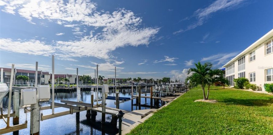 Condominio en Punta Gorda, Florida, 2 dormitorios № 1907292