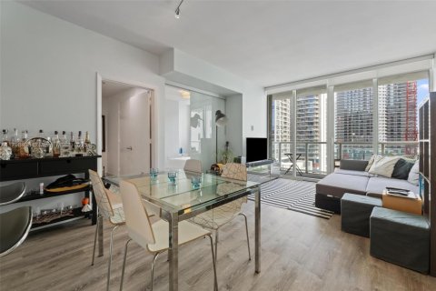 Condo in Miami, Florida, 2 bedrooms  № 1936288 - photo 2
