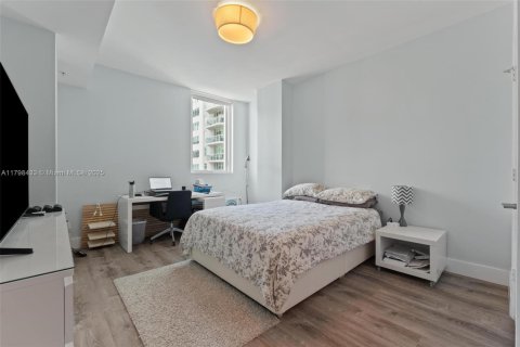 Condo in Miami, Florida, 2 bedrooms  № 1936288 - photo 13