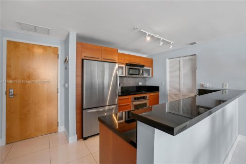 Condo in Miami, Florida, 2 bedrooms  № 1936288 - photo 6