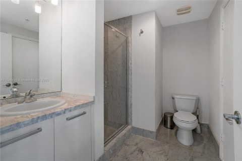 Condo in Miami, Florida, 2 bedrooms  № 1936288 - photo 15