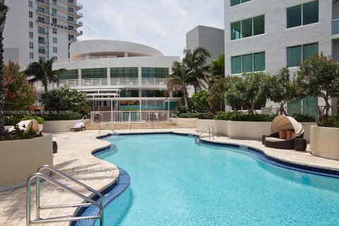 Condo in Miami, Florida, 2 bedrooms  № 1936288 - photo 20