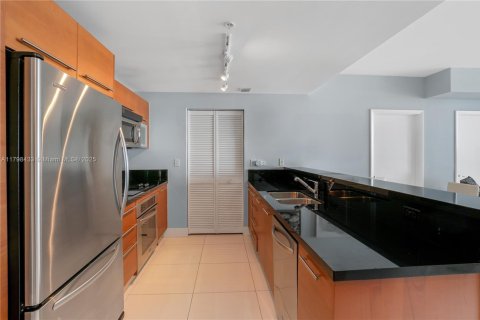 Condo in Miami, Florida, 2 bedrooms  № 1936288 - photo 5