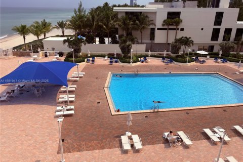 Copropriété à louer à Hallandale Beach, Floride: 2 chambres, 136.19 m2 № 2015672 - photo 14