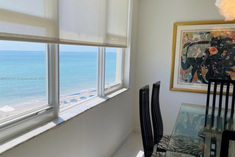 Copropriété à louer à Hallandale Beach, Floride: 2 chambres, 136.19 m2 № 2015672 - photo 6