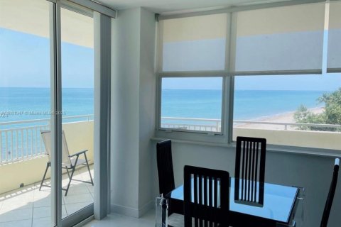 Copropriété à louer à Hallandale Beach, Floride: 2 chambres, 136.19 m2 № 2015672 - photo 2