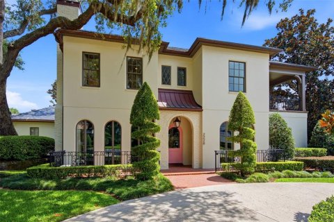 House in Winter Park, Florida 5 bedrooms, 478.63 sq.m. № 2238847