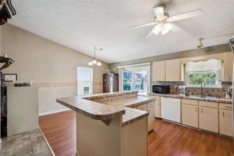 House in Kissimmee, Florida 3 bedrooms, 158.31 sq.m. № 2235566 - photo 13