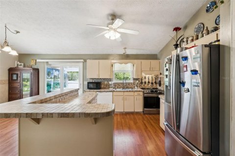 House in Kissimmee, Florida 3 bedrooms, 158.31 sq.m. № 2235566 - photo 12