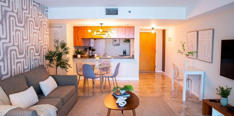 Кондоминиум с 2 спальнями в Майами, Флорида № 2054829