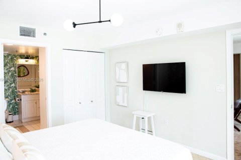 Купить кондоминиум в Майами, Флорида 2 спальни, 95.69м2, № 2054829 - фото 12