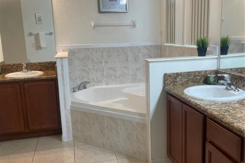 Villa ou maison à louer à Kissimmee, Floride: 5 chambres, 218.41 m2 № 2097653 - photo 15