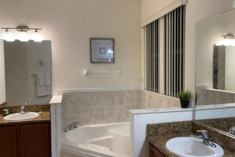 Villa ou maison à louer à Kissimmee, Floride: 5 chambres, 218.41 m2 № 2097653 - photo 18