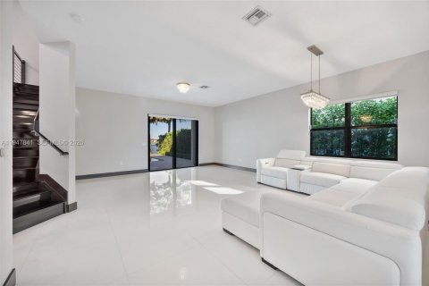 Villa ou maison à vendre à Miami Lakes, Floride: 5 chambres, 283.35 m2 № 2004072 - photo 5