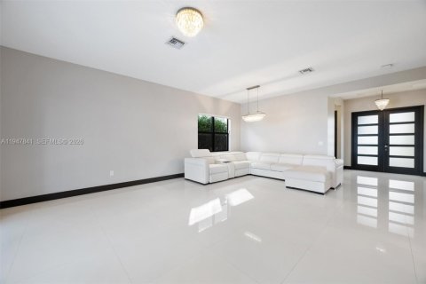 Villa ou maison à vendre à Miami Lakes, Floride: 5 chambres, 283.35 m2 № 2004072 - photo 9