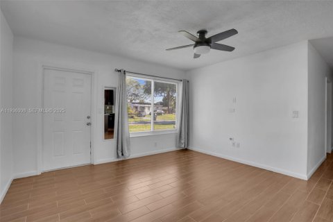 Casa en alquiler en Hollywood, Florida, 3 dormitorios, 92.72 m2 № 2152559 - foto 7