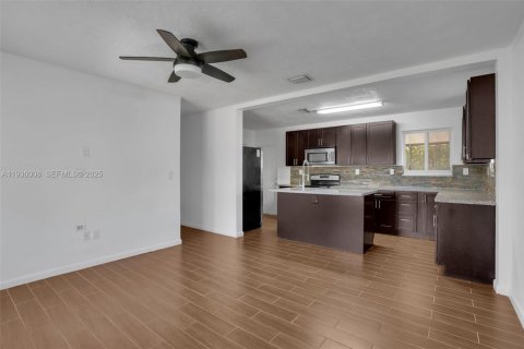 Casa en alquiler en Hollywood, Florida, 3 dormitorios, 92.72 m2 № 2152559 - foto 5