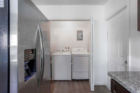 Casa en alquiler en Hollywood, Florida, 3 dormitorios, 92.72 m2 № 2152559 - foto 17